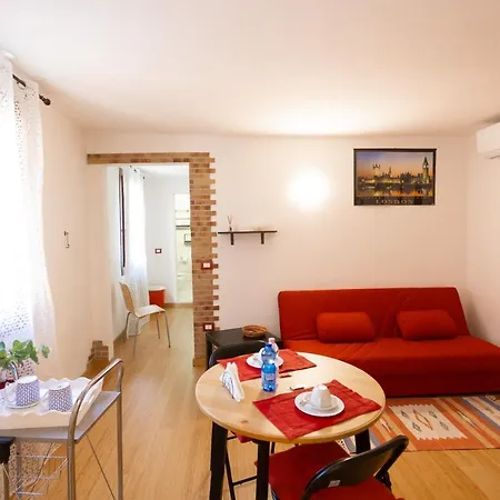 Orologio Studio Apartment *